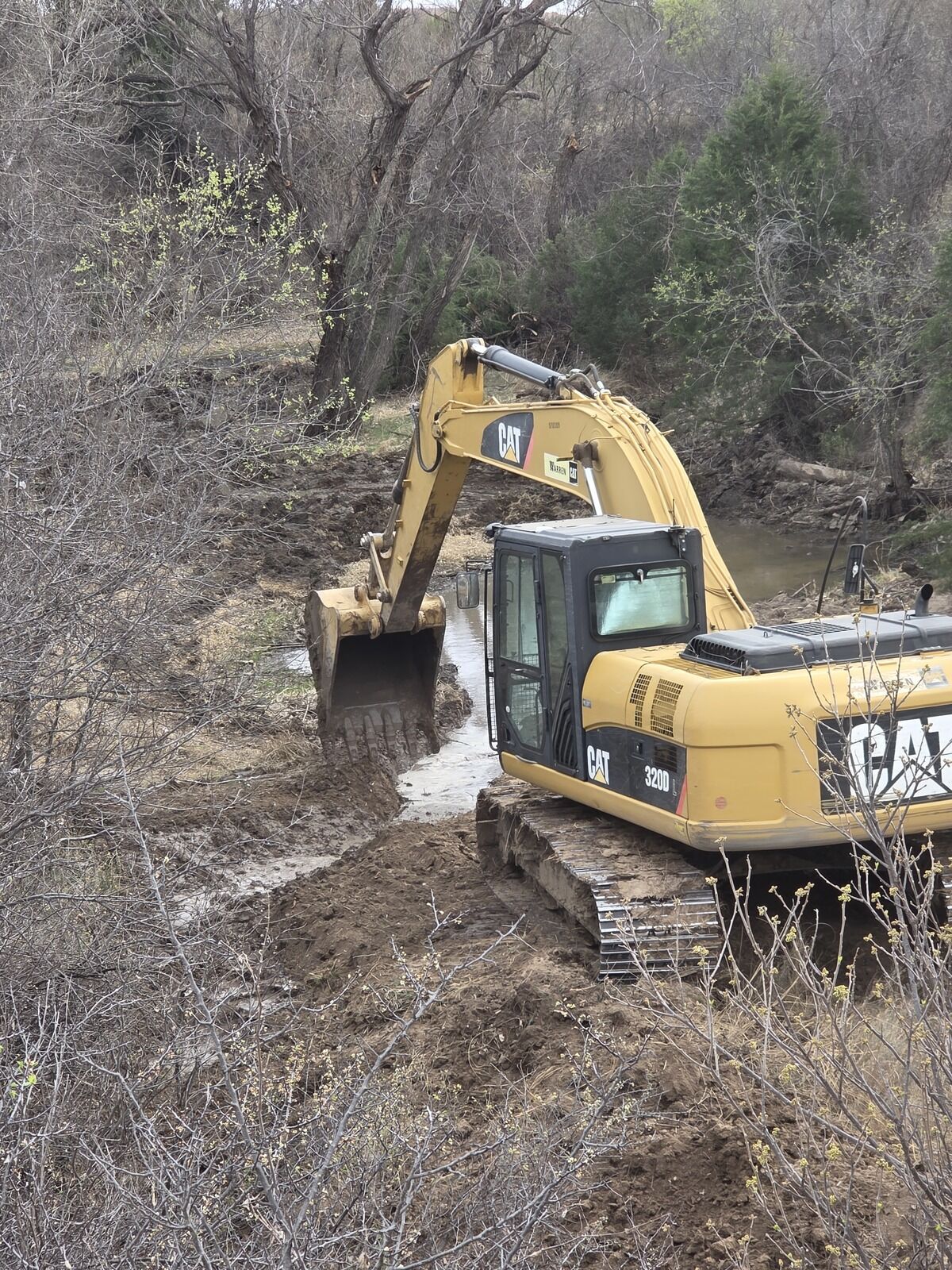 Cat 320D excavator on Texas Panhandle ranch project